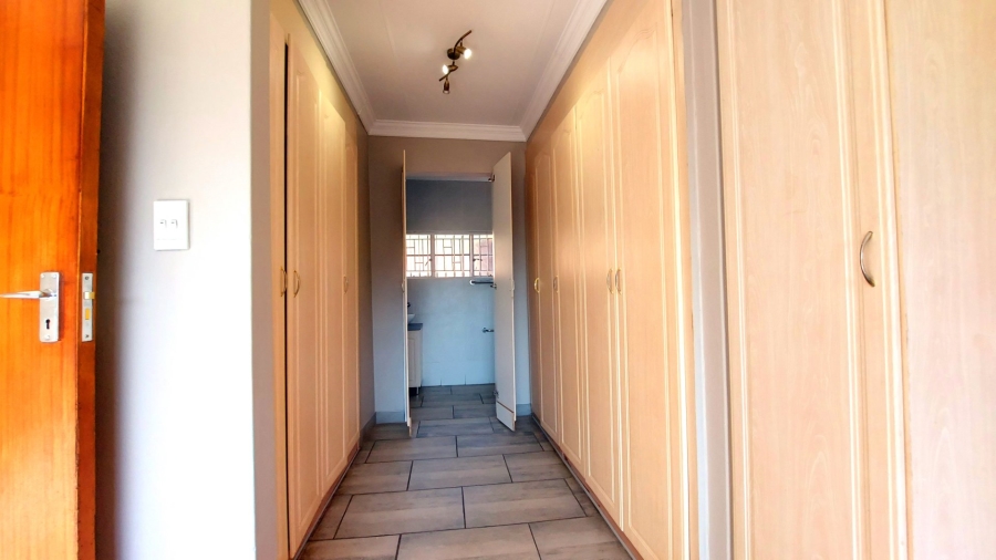 6 Bedroom Property for Sale in Ifafi North West